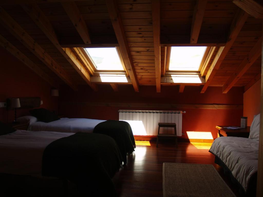 Hotel Rural Piedra Abierta San Martín de Perapertú الغرفة الصورة